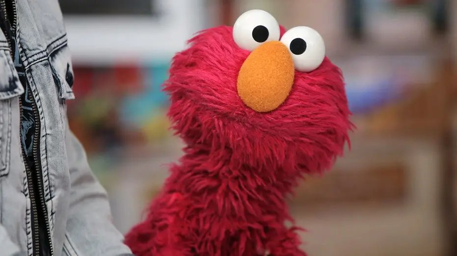 Elmo makes it clear he's rooting for Team USA after New York Knicks fans put his head on a pike