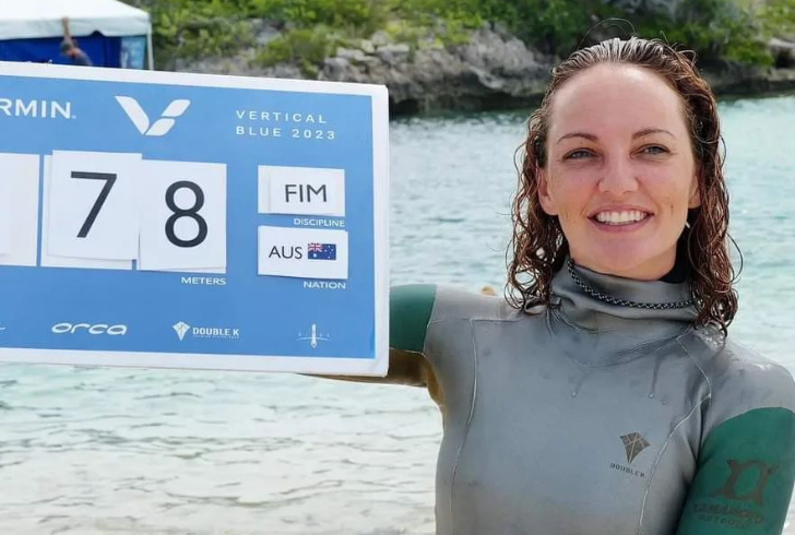 amberofthesea | Instagram | Bourke, now the deepest woman in Australia, has ventured a staggering 266 feet (81 meters) on a single breath.